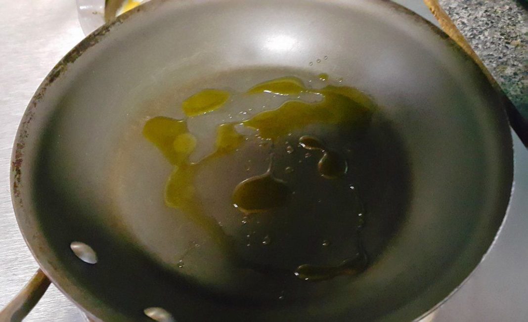 Enchiladas bajas en carbohidratos en salsa roja con tortilla de nopal